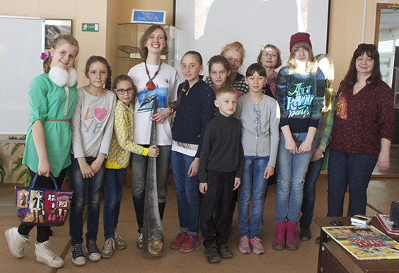 День семьи отметили творческим занятием в Камчатской краевой научной бибилиотеке